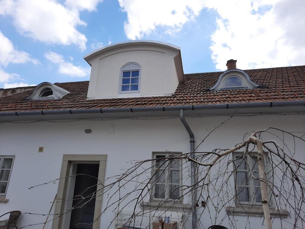 Plitzner Belvarosi Apartmanhaz Eğri Dış mekan fotoğraf