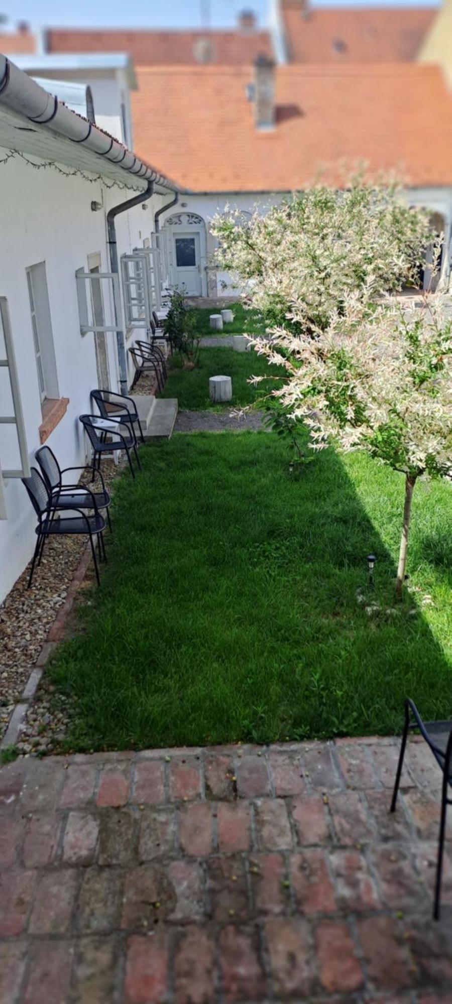 Plitzner Belvarosi Apartmanhaz Eğri Dış mekan fotoğraf